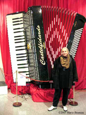Gros accordéon Gros accordéon au Musée Paolo Soprani de Castelfidardo