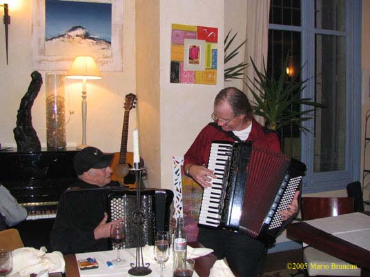 Un boeuf au restaurant de la source d'Assas à Nîme Un boeuf avec Momo, accordéon musette et accordéon piano