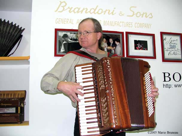 Un accordéon Brandoni en construction Un accordéon Brandoni en construction